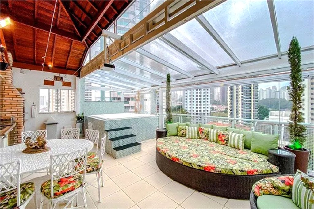 Casa à venda com 3 suítes no condomínio Oiti Residencial, São Paulo - SP