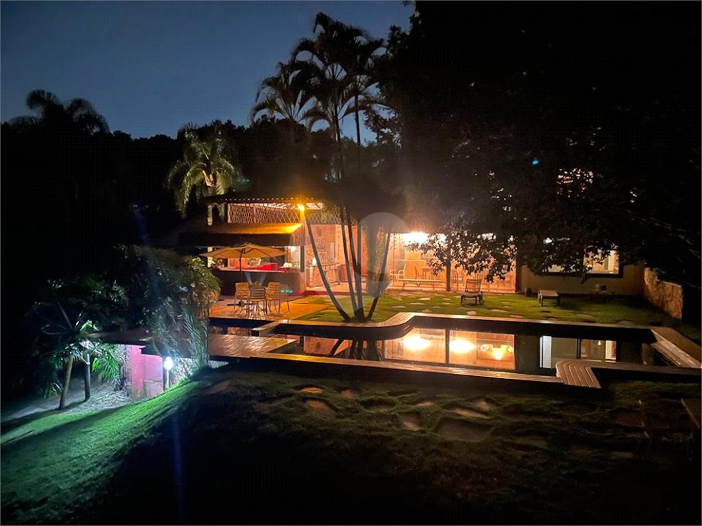 Casa à venda com 4 suítes no condomínio Jardim Mediterrâneo, Cotia - SP
