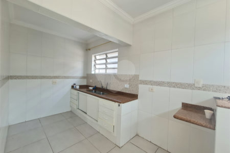 Sobrado à venda com 4 quartos, sendo 1 suíte,  em Interlagos, São Paulo, SP