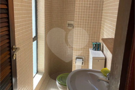 Casa à venda, 742 m², com piscina, 5 suítes, em Embu das Artes