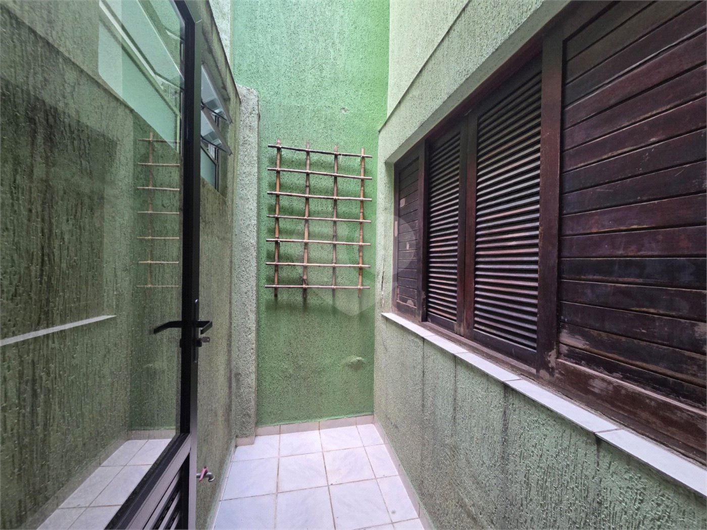 Casa à venda com 4 quartos, sendo 1 suíte, em Vila Paulo Silas, São Paulo, SP