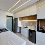 Indaiatuba - Sp - Condominio Maria Candida - R$ 2.250.000,00 - 3 suítes, sendo 1 master com closet e banheiro com duas cubas e dois chuveiros - Escritório - Piscina em Alvenaria aquecida e Hidro com Iluminação - Ar Condicionado instalado em todos os quartos, escritorio, sala e area gourmet
