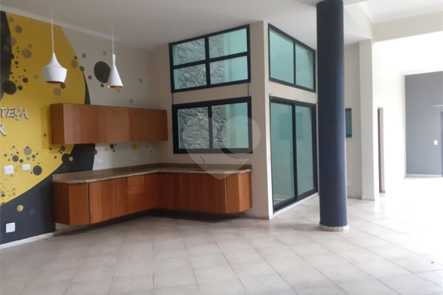 Sobrado à venda com 4 suítes em Horto, São Paulo, SP