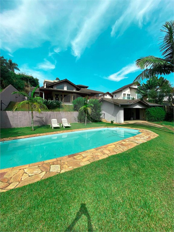 Casa à venda com 4 quartos, sendo 2 suítes, no condomínio Suíça da Cantareira, Mairiporã - SP