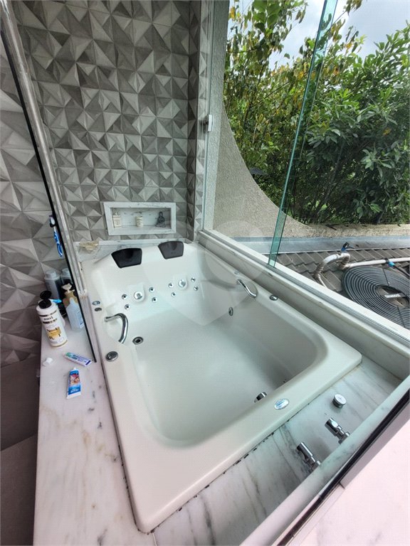 Casa à venda com 3 suítes no condomínio Parque Petrópolis 4 Secção, Mairiporã - SP