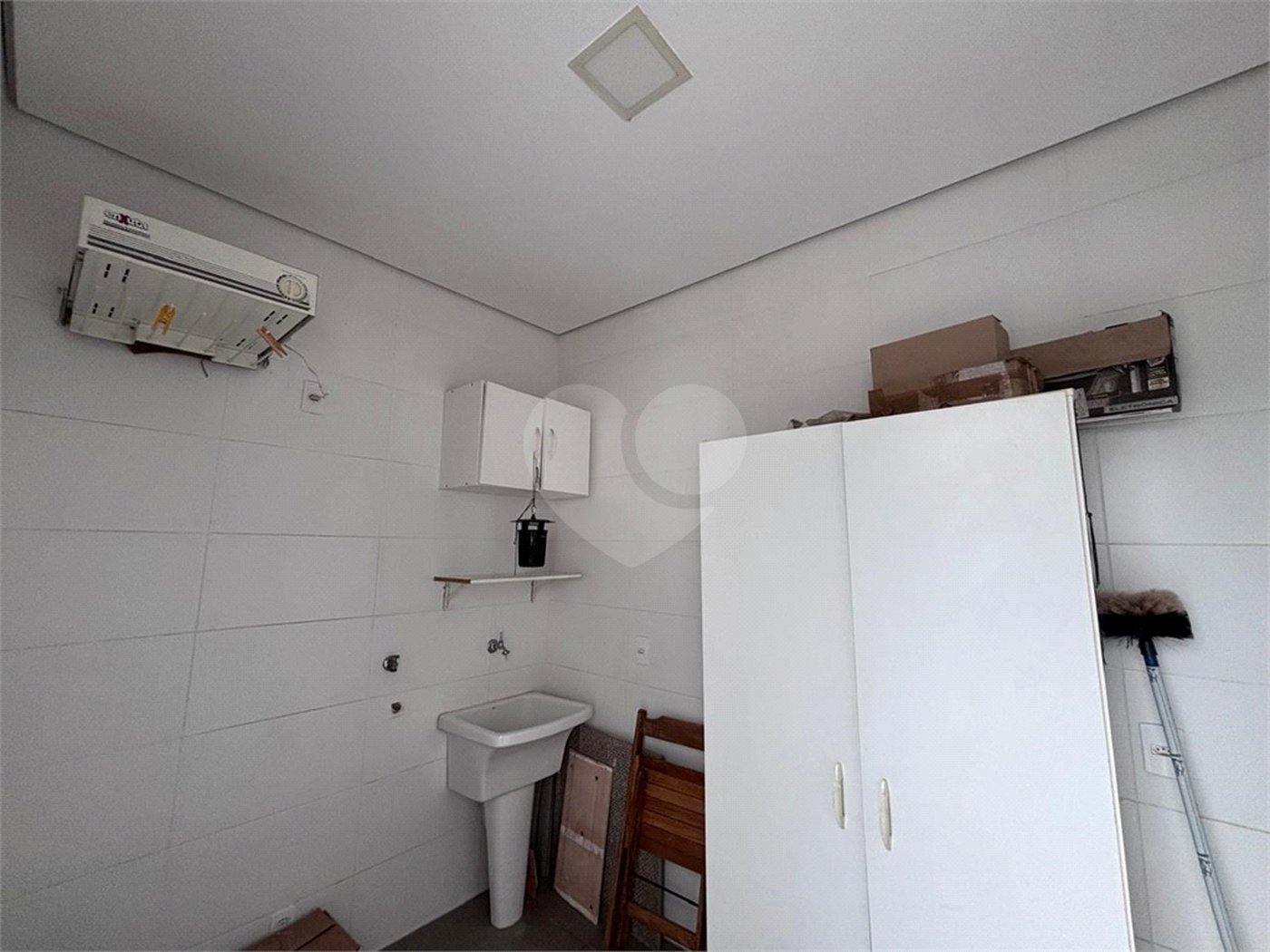Casa à venda com 2 quartos, sendo 1 suíte, no condomínio Terras de São Francisco, Sorocaba - SP