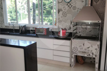 Casa à venda com 3 suítes no condomínio Estância Marambaia, Vinhedo - SP