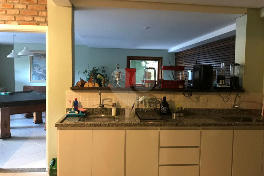 Casa à venda com 4 quartos, sendo 3 suítes, no condomínio Alpes da Cantareira, Mairiporã - SP