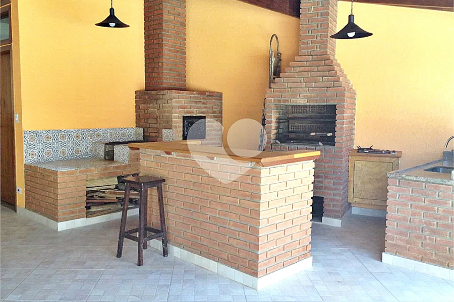 Casa à venda com 4 quartos, sendo 1 suíte, no condomínio Associação Reserva das Hortênsias, Mairiporã - SP