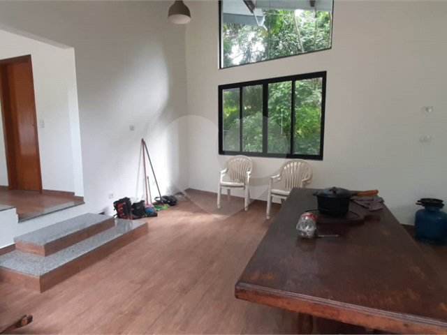 Casa à venda com 1 suíte no condomínio Associação Reserva das Hortênsias, Mairiporã - SP