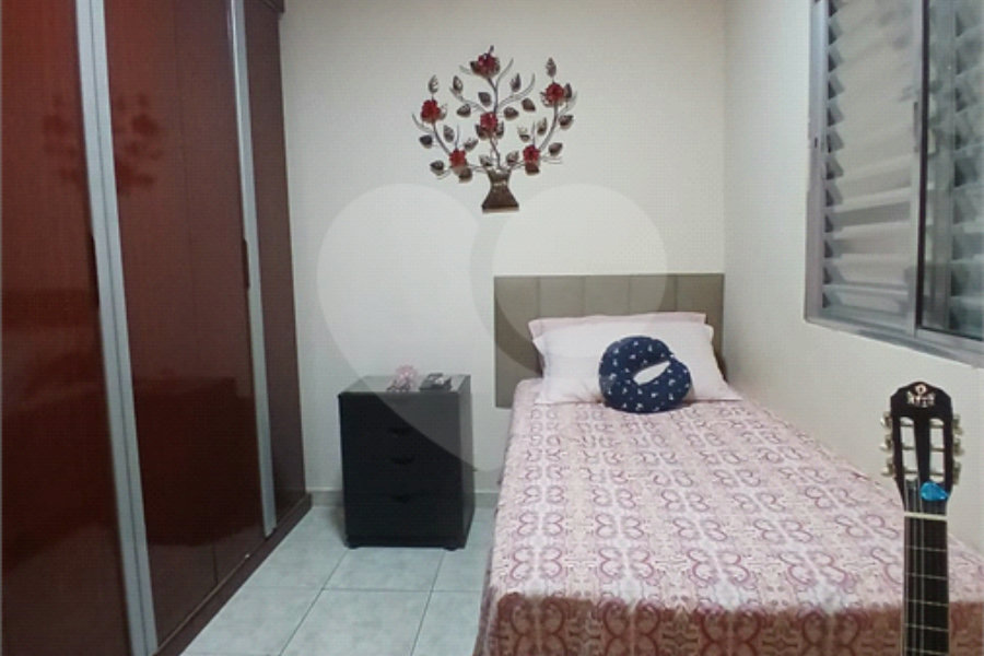 Casa à venda com 3 quartos, sendo 1 suíte, em Campo Limpo, São Paulo, SP