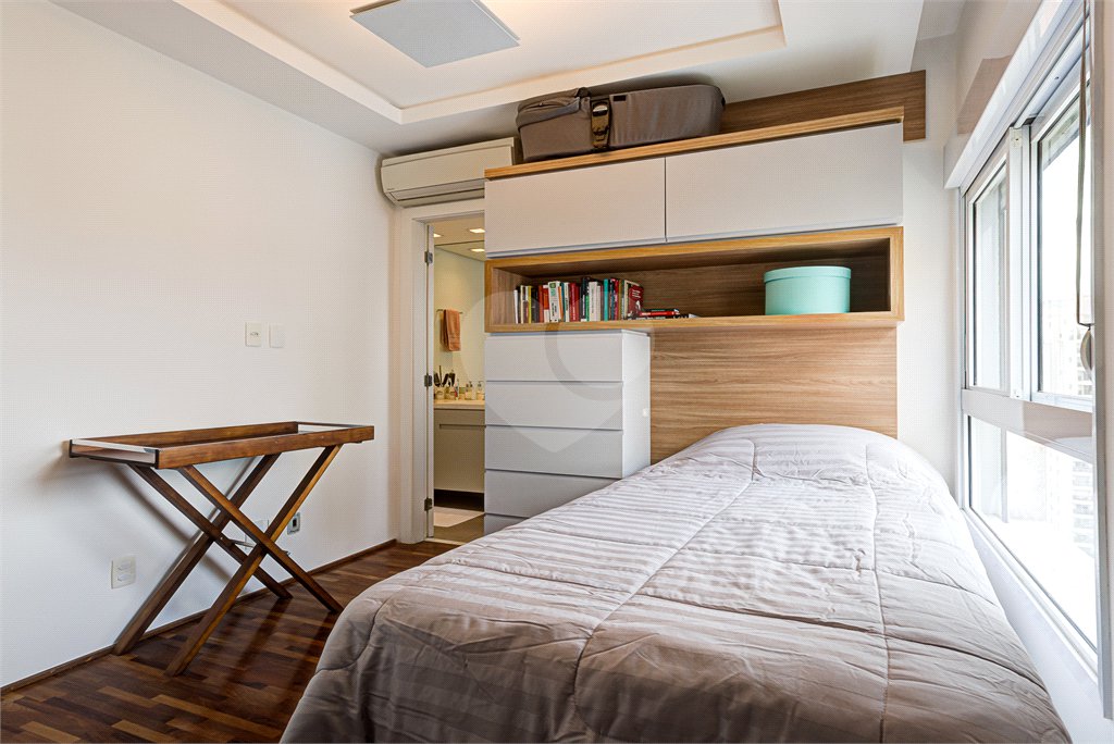 Apartamento à venda com 3 suítes em Campo Belo, São Paulo, SP