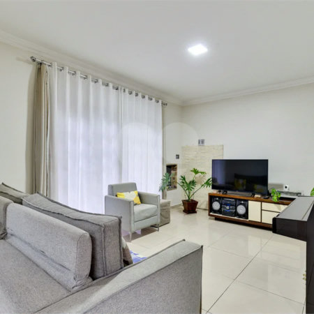 Sobrado à venda com 3 quartos, sendo 1 suíte,  em Alto da Boa Vista, São Paulo, SP