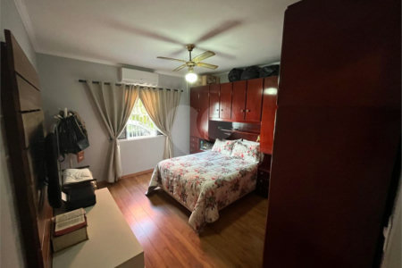 Casa à venda com 3 quartos, sendo 1 suíte,  em Jardim Casablanca, São Paulo, SP