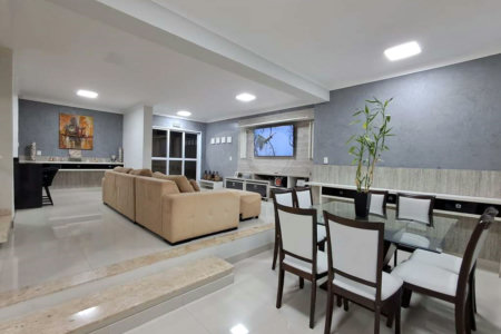 Casa de Alto Padrão à Venda e Locação - Condomínio Vila Verde