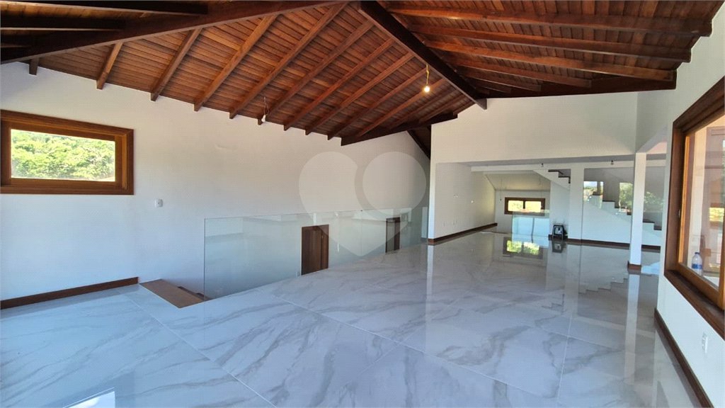 Casa à venda com 8 quartos, sendo 7 suítes, em Ferradura, Armação dos Búzios, RJ
