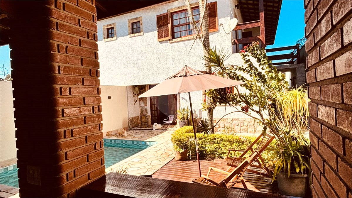Sobrado à venda com 3 quartos, sendo 1 suíte, em Chácara Recanto Verde, Cotia, SP