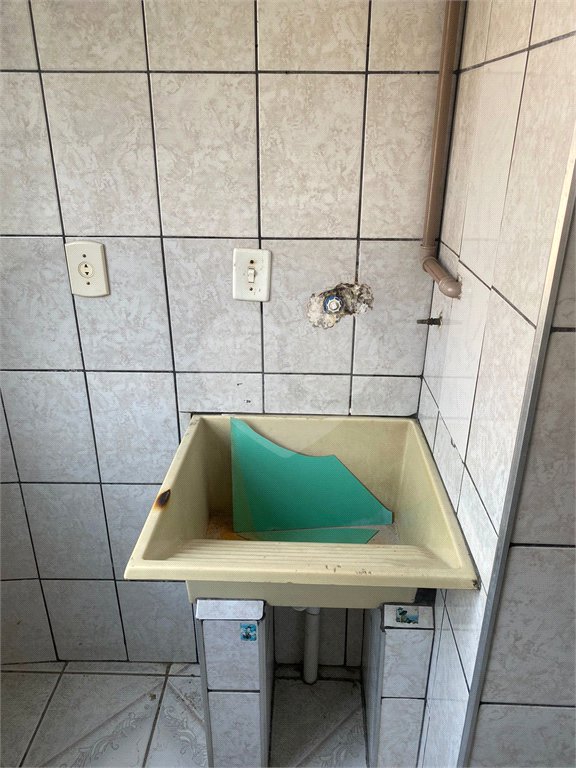 Apartamento para alugar com 2 quartos em Jardim Adriane, Itaquaquecetuba, SP