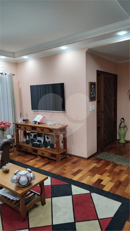 Casa à venda com 4 quartos, sendo 1 suíte, no condomínio Parque Suiça, Caieiras - SP