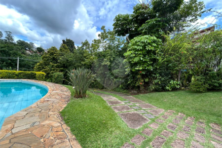Casa à venda com 5 quartos, sendo 3 suítes, no condomínio Estância Marambaia, Vinhedo - SP