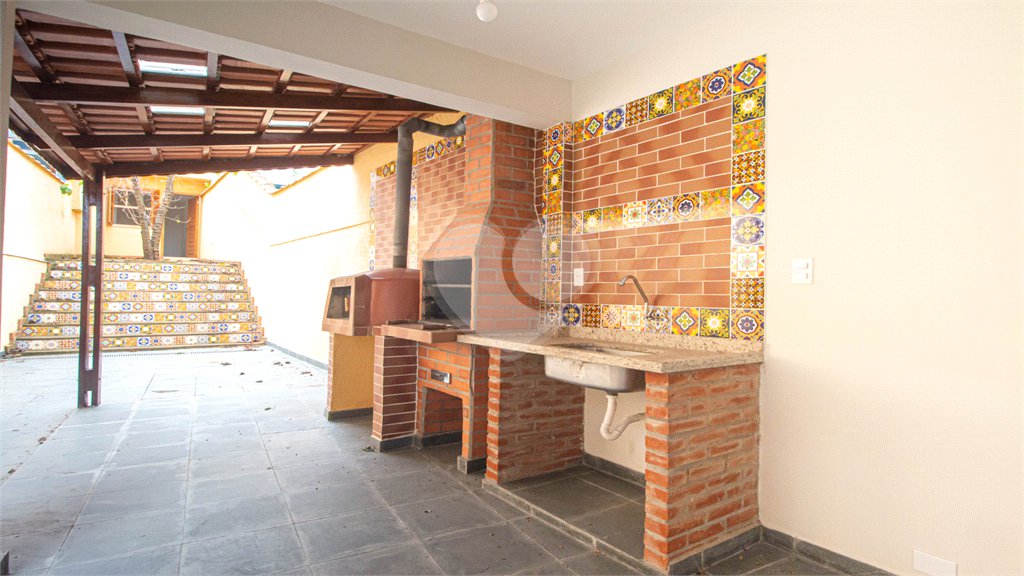 Sobrado à venda com 4 quartos, sendo 1 suíte, em Jardim Peri Peri, São Paulo, SP