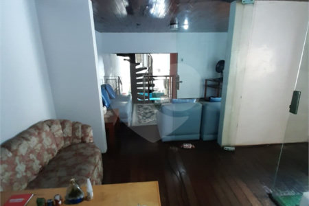 Sobrado à venda com 3 quartos, sendo 1 suíte, em Bosque da Saúde, São Paulo, SP