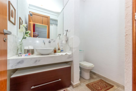 Casa de Vila à venda com 4 quartos, sendo 2 suítes, em Alto da Boa Vista, São Paulo, SP