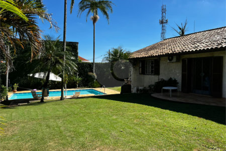Casa Térrea à venda com 5 quartos, sendo 3 suítes, em Interlagos, São Paulo, SP
