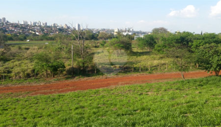 Terreno à venda em Jardim Tamoio, Araraquara, SP