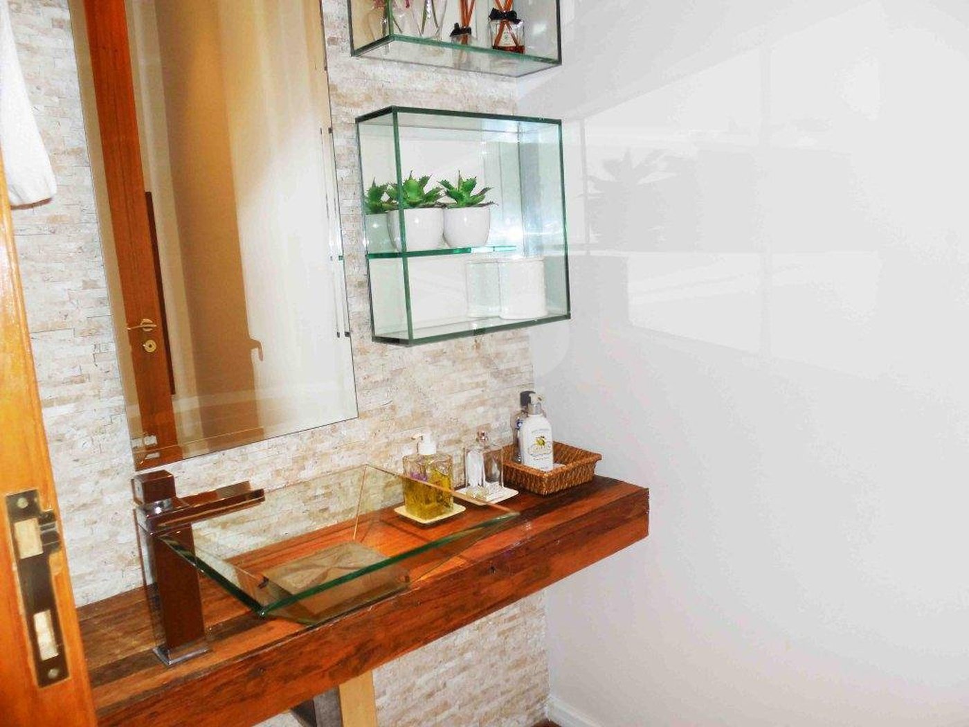 Casa à venda com 4 suítes no condomínio Vilaggio Monte Alegre, São Paulo - SP