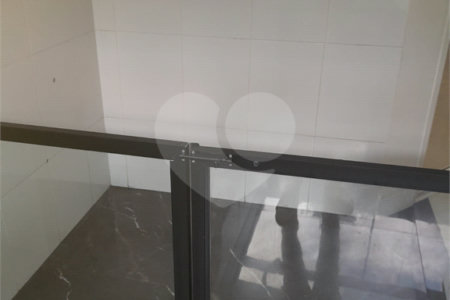 Casa à venda ou para alugar com 4 suítes em Chácaras São Carlos, Cotia, SP