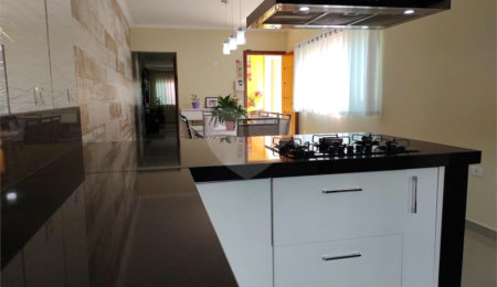 Sobrado à venda com 3 quartos, sendo 1 suíte,  em Vila Laís, São Paulo, SP