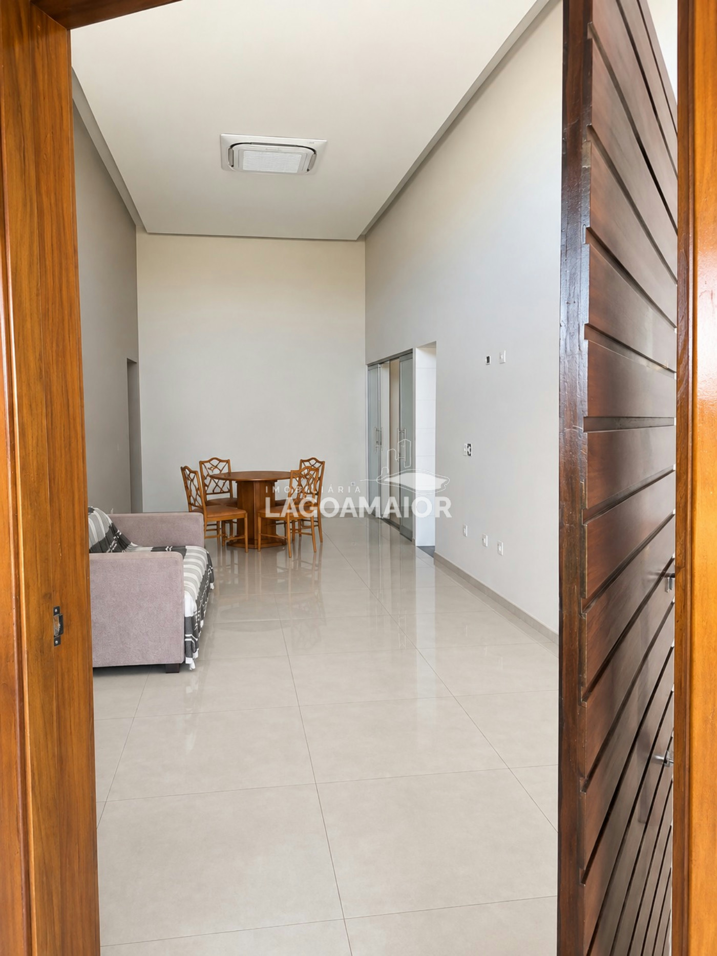 Casa para alugar com 3 quartos, sendo 2 suítes,  em Jardim Das Acácias, Três Lagoas, MS