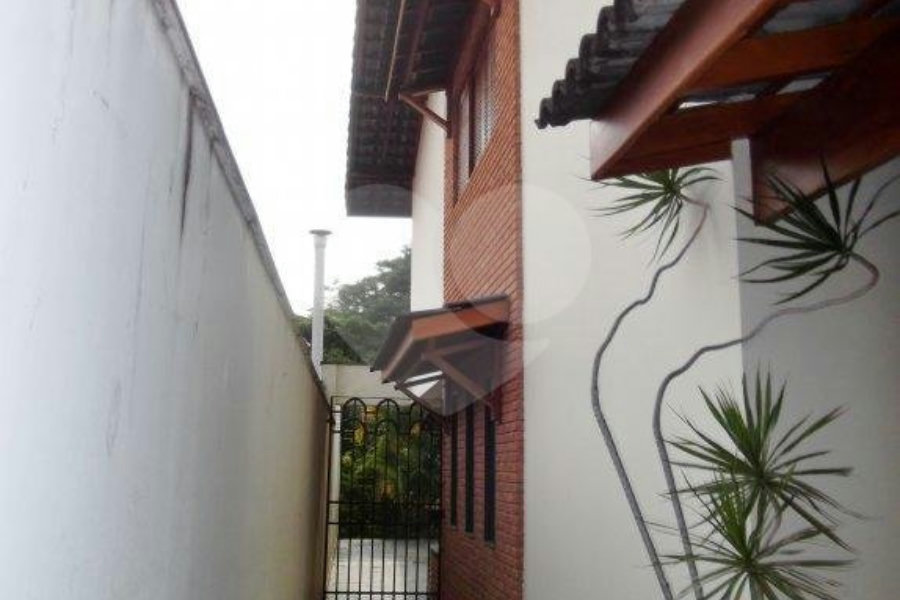 Casa à venda com 3 suítes no condomínio Praça Monsenhor Macedo,10, São Paulo - SP