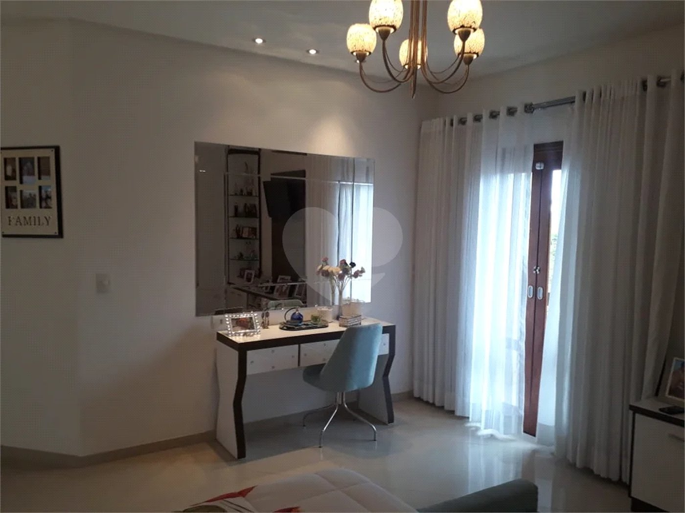 Sobrado à venda com 6 quartos, sendo 5 suítes, em Tremembé, São Paulo, SP