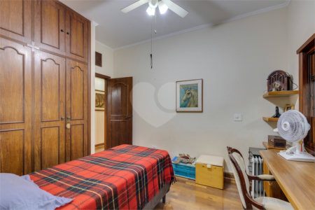Casa Térrea à venda com 3 suítes em Granja Julieta, São Paulo, SP