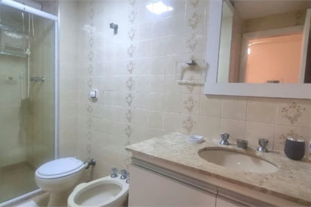 Apartamento porteira fechada com vista para o mar e lazer completo em Pitangueiras – Guarujá
