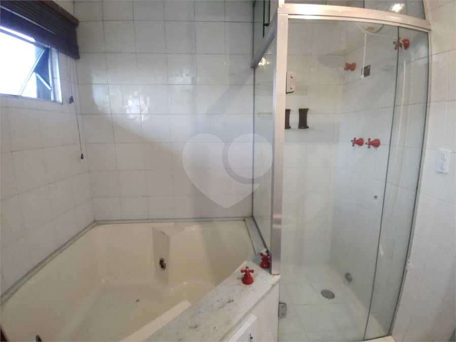 Sobrado à venda com 5 quartos, sendo 3 suítes, em Cidade Monções, São Paulo, SP