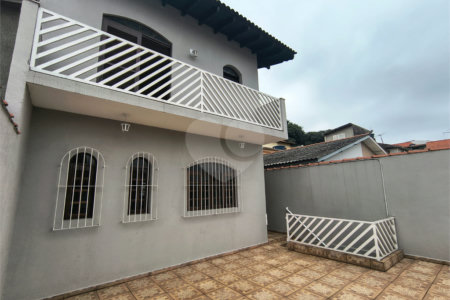 Sobrado à venda com 3 quartos, sendo 1 suíte, em Jardim D'abril, Osasco, SP