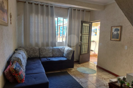 Sobrado à venda com 4 quartos, sendo 1 suíte,  em Vila Gustavo, São Paulo, SP