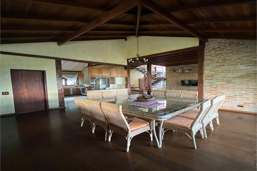 Casa à venda com 3 quartos, sendo 1 suíte,  no condomínio Alpes da Cantareira, Mairiporã - SP