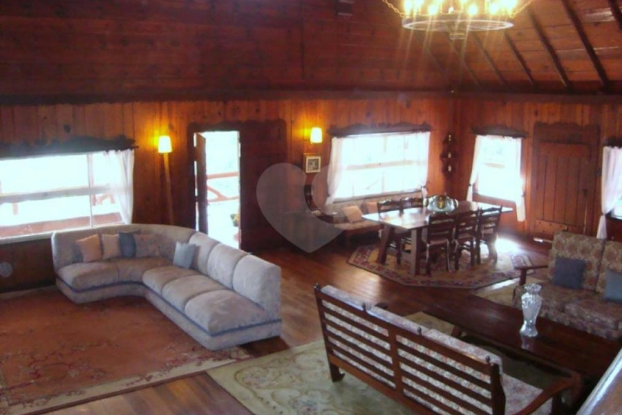 Casa à venda com 3 quartos, sendo 2 suítes, no condomínio Jardim Ibiratiba, São Paulo - SP