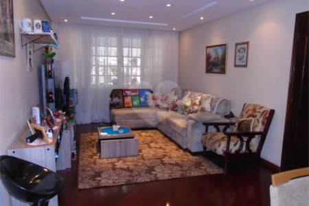 Sobrado à venda com 3 quartos, sendo 1 suíte,  em Santo Amaro, São Paulo, SP
