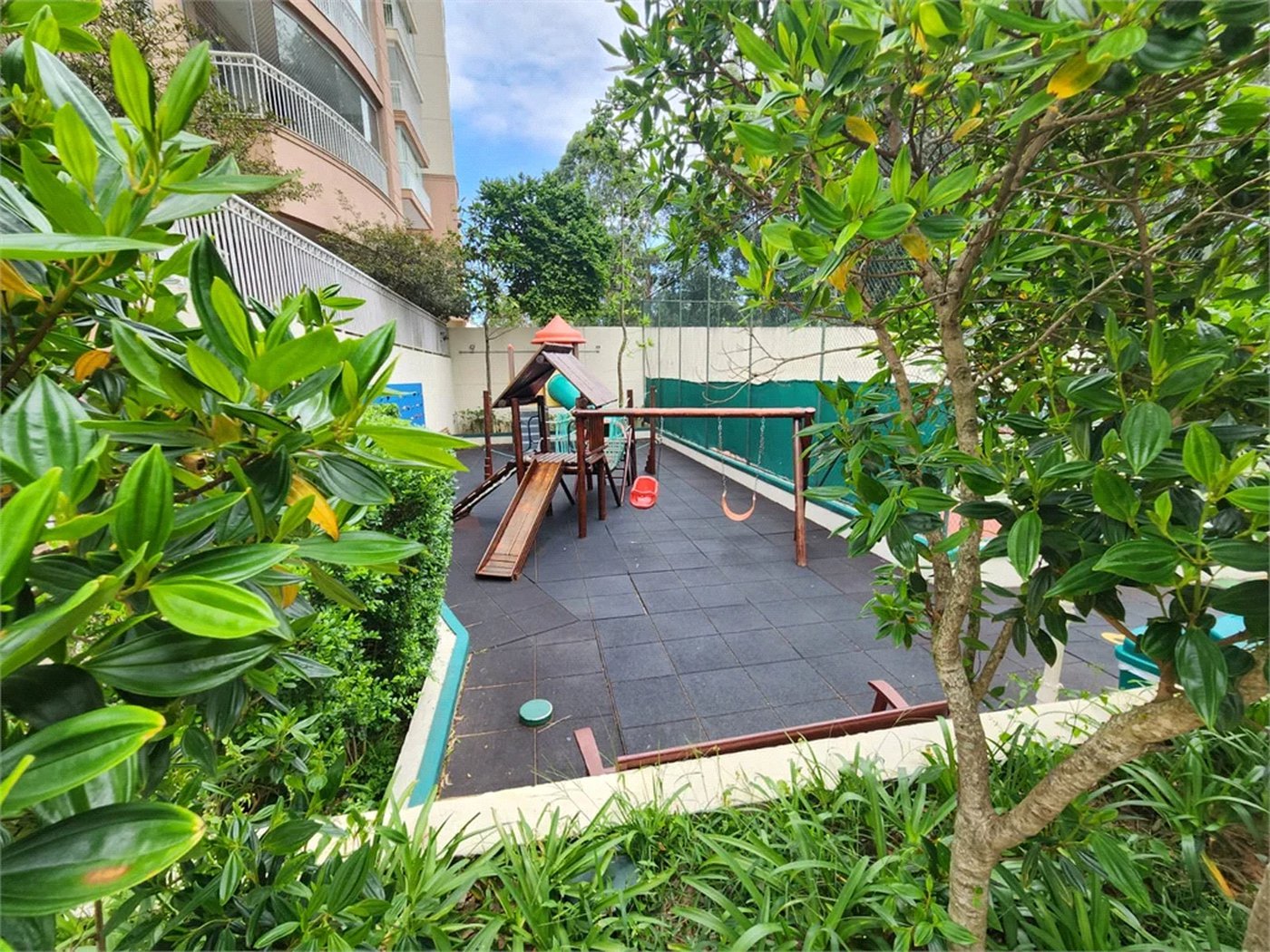 Apartamento à venda com 3 quartos, sendo 2 suítes,  em Jardim Arpoador, São Paulo, SP