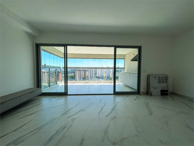 Apartamento à venda com 3 quartos, sendo 1 suíte,  em Jardim Marajoara, São Paulo, SP