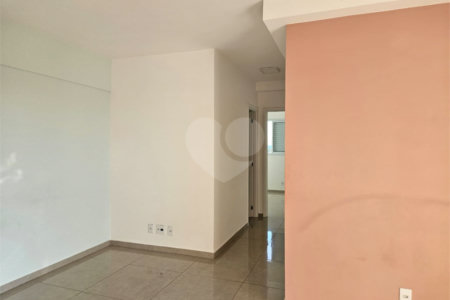 Apartamento à venda com 3 quartos, sendo 1 suíte, no Centro, Poá, SP