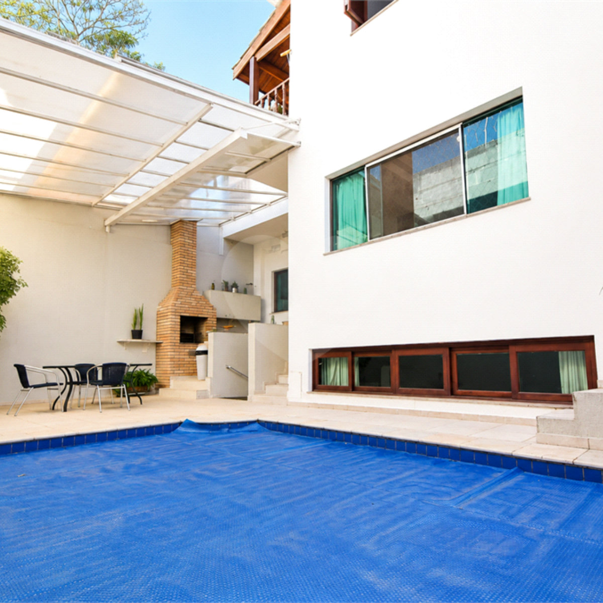 Casa à venda ou para alugar com 4 suítes no condomínio Vila das Emboabas, São Paulo - SP