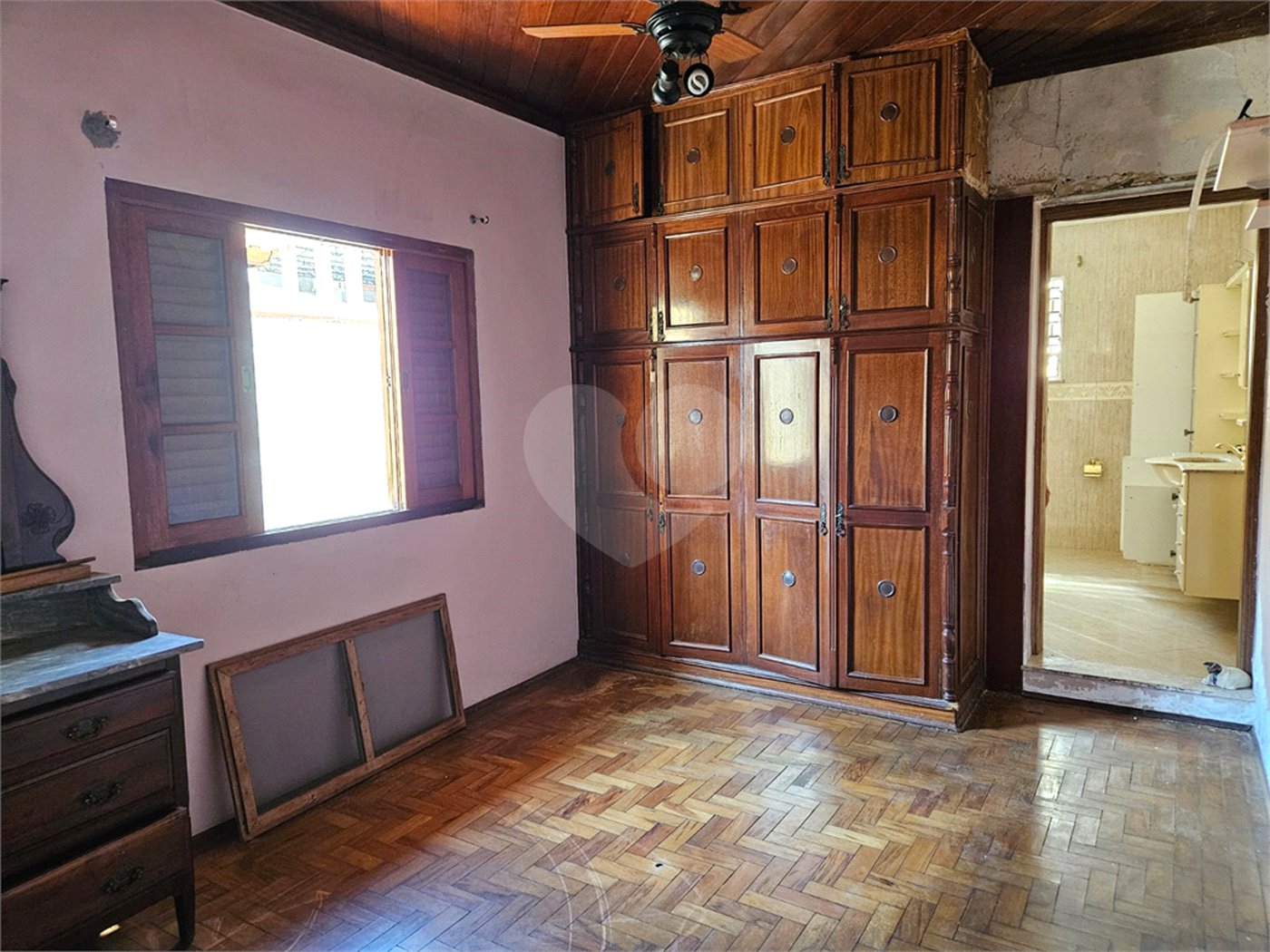 Casa à venda com 3 quartos, sendo 1 suíte,  em Água Branca, São Paulo, SP