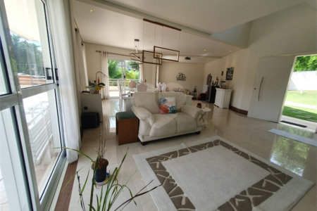 Casa à venda com 5 suítes no condomínio Vila Hípica I, Vinhedo - SP