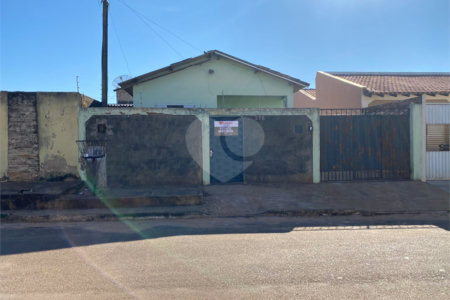 Casa à venda com 2 quartos em Residencial Ponta Porã I, Ponta Porã, MS